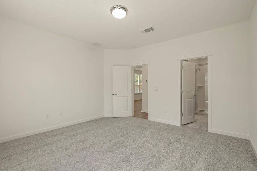 Spacious, unfurnished interior of a new home in , Buda (Image 20).