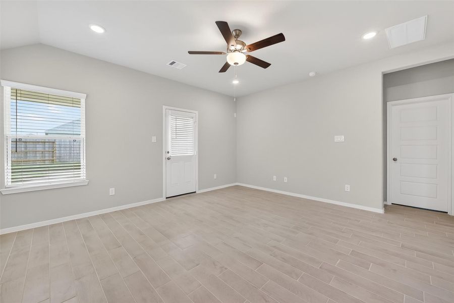 Spacious, unfurnished interior of a new home in Grand Magnolia, Magnolia (Image 27).