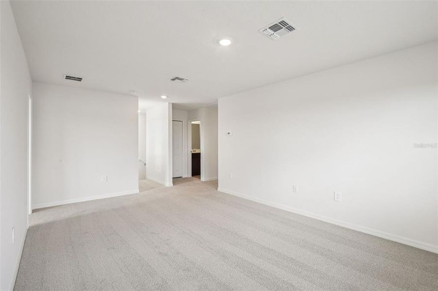 Spacious, unfurnished interior of a new home in Springs at Lake Alfred - Classic Series, Lake Alfred (Image 34).