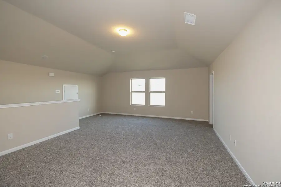 Spacious, unfurnished interior of a new home in Winding Brook, San Antonio (Image 8). Spacious, unfurnished interior of a new home in Winding Brook, San Antonio (Image 8).