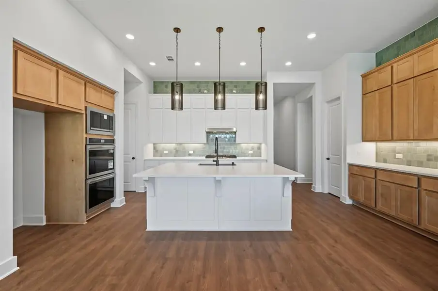 Furnished interior view inside a new home in Ridge Crossing, Waxahachie (Image 9). Furnished interior view inside a new home in Ridge Crossing, Waxahachie (Image 9).