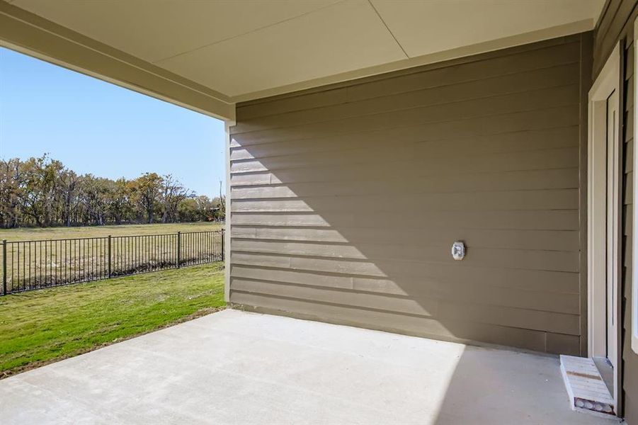 Exterior details and patio area of a home in Ambergrove, Royse City (Image 18).