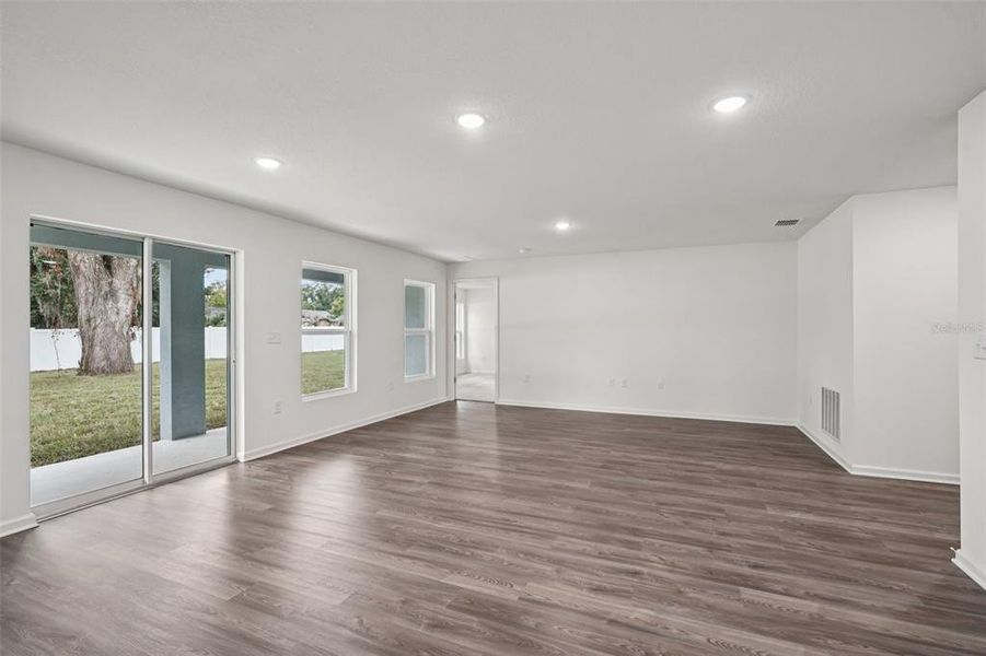 Spacious, unfurnished interior of a new home in Sable Run, Ocala (Image 20).