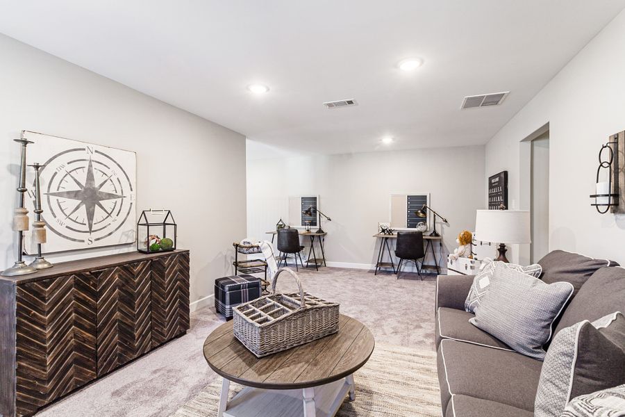 Representative furnished interior of a home built from the Bentley by Grant & Co in Manor at Hall Creek, Arlington (Image 11).