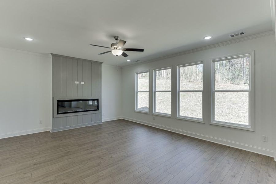 Spacious, unfurnished interior of a new home in , Commerce (Image 39).
