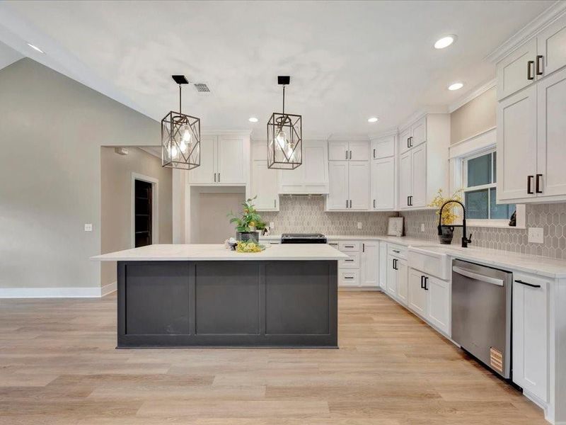 Furnished interior view inside a new home in , Diboll (Image 11).