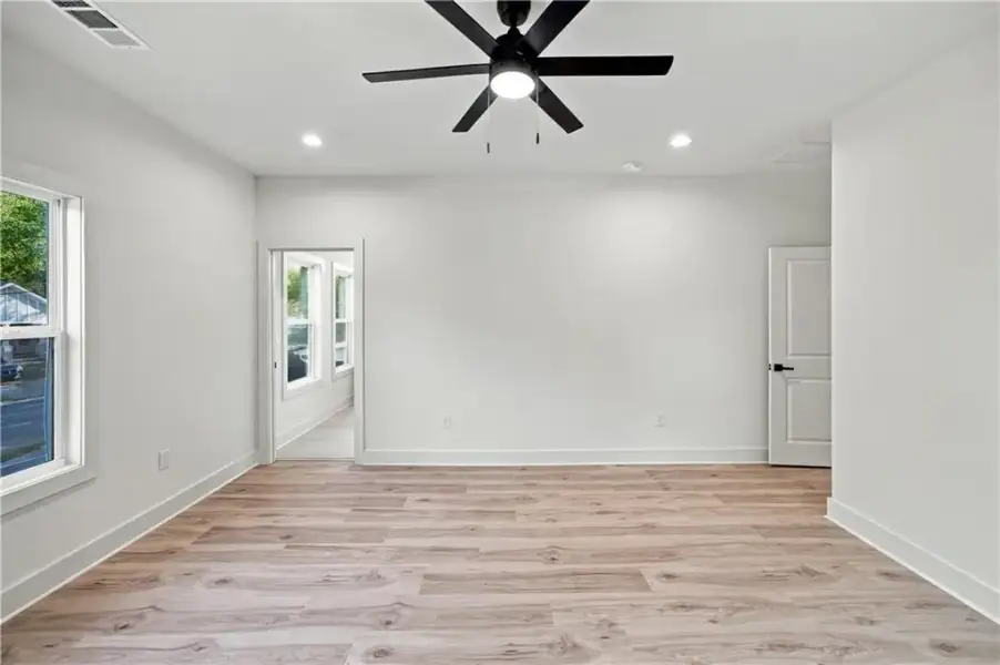 Spacious, unfurnished interior of a new home in , Atlanta (Image 37).