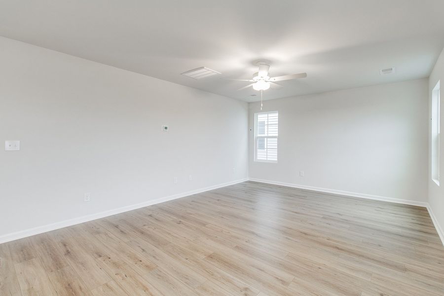 Spacious, unfurnished interior of a new home in Winston Point, Gilbert (Image 15).