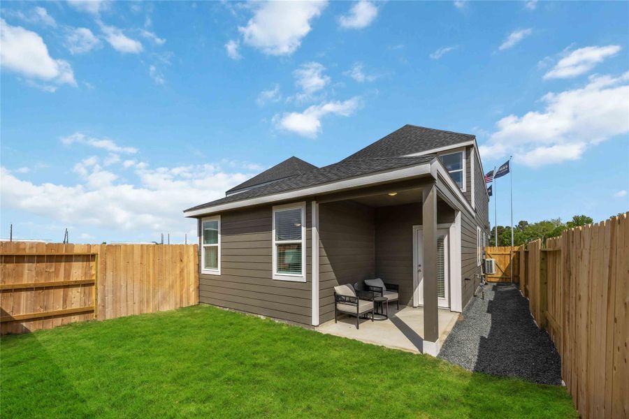 Exterior details and patio area of a home in Pinehaven, Houston (Image 4).