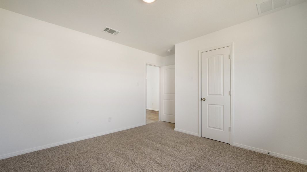 Spacious, unfurnished interior of a new home in Southgrove, Kyle (Image 15).