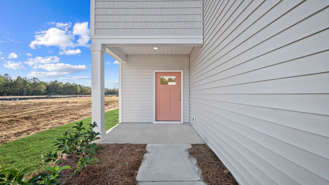 Exterior details and patio area of a home in Rice Hope, Port Wentworth (Image 2).