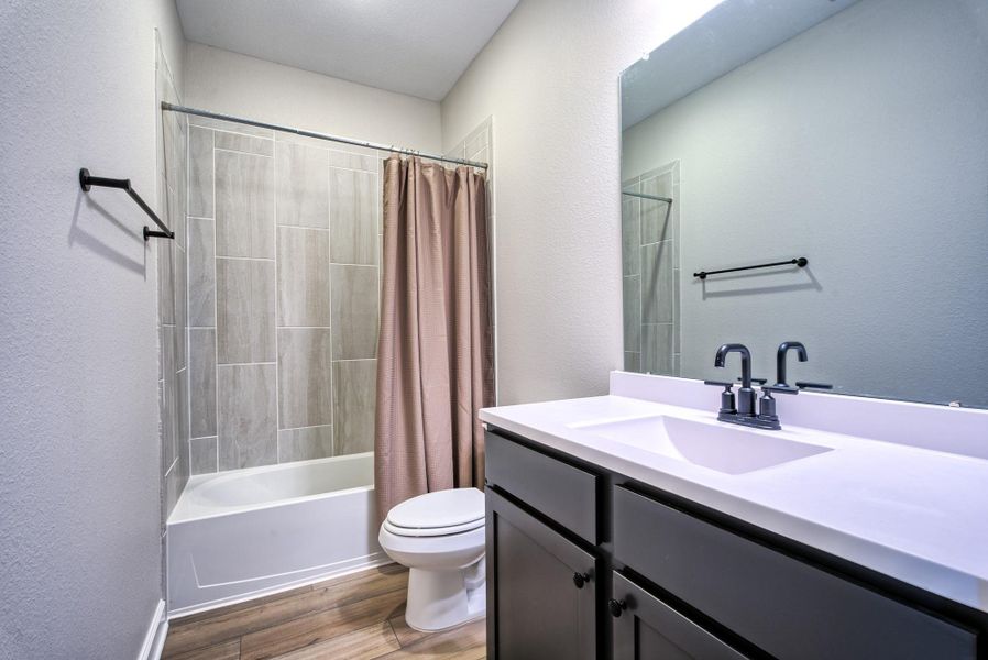 Furnished interior view inside a new home in Wedgewood Forest, Conroe (Image 15). Furnished interior view inside a new home in Wedgewood Forest, Conroe (Image 15).