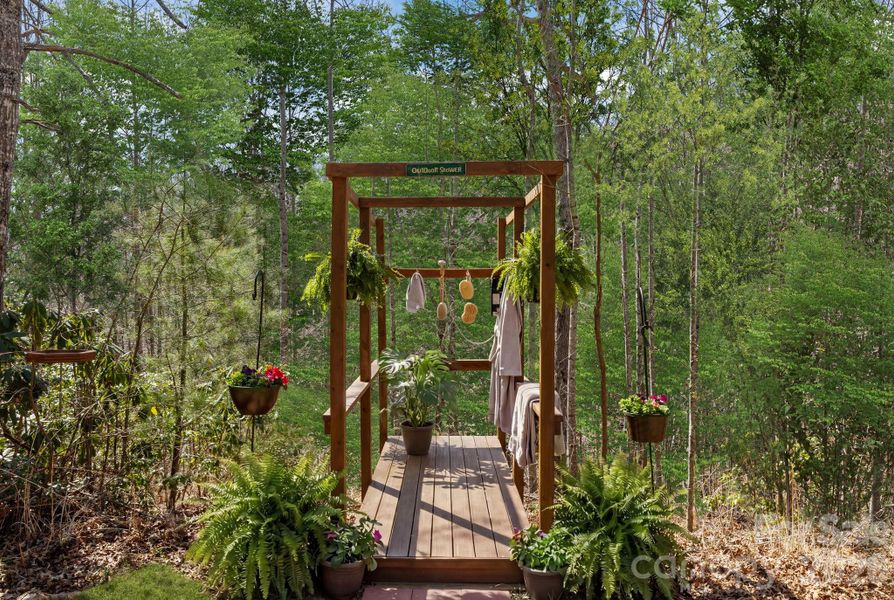 Community amenities in , Black Mountain (Image 32).