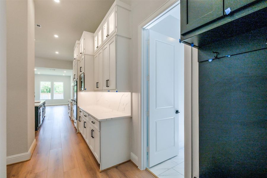 Furnished interior view inside a new home in Evergreen 70', Conroe (Image 4). Furnished interior view inside a new home in Evergreen 70', Conroe (Image 4).