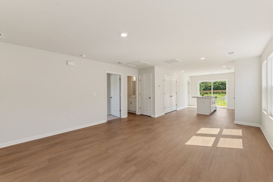 Spacious, unfurnished interior of a new home in Evergreen, Spartanburg (Image 12).