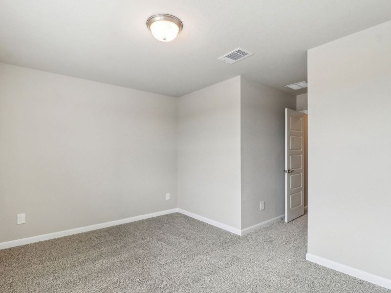 Spacious, unfurnished interior of a new home in Royal Crest, San Antonio (Image 28).