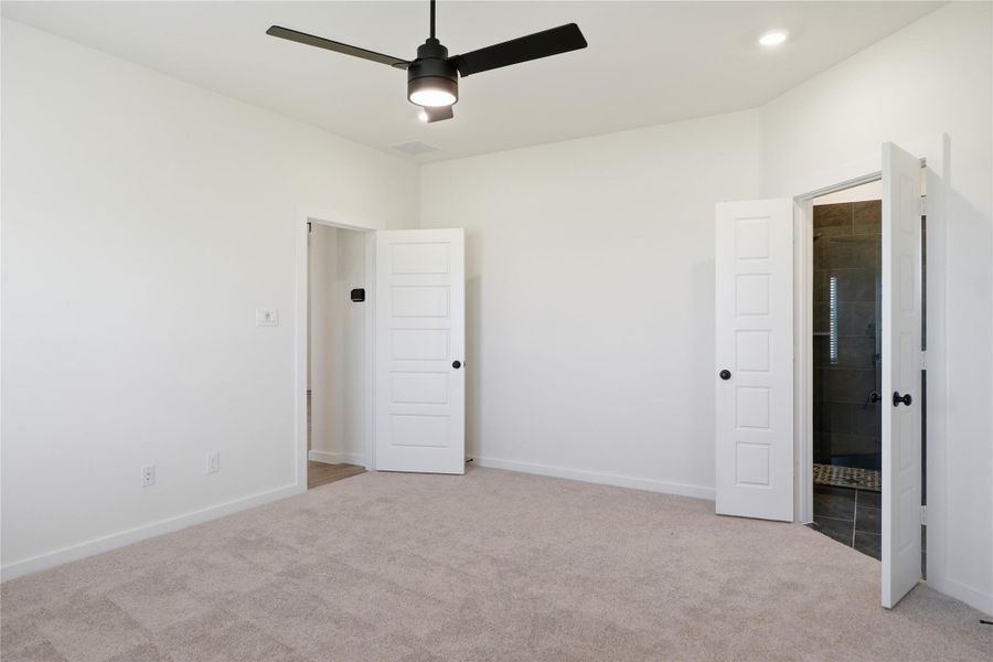 Spacious, unfurnished interior of a new home in Foxtail Palms, Manvel (Image 30).