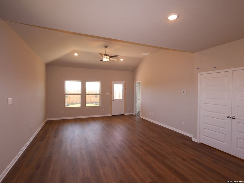 Spacious, unfurnished interior of a new home in Paloma Park, Converse (Image 20).