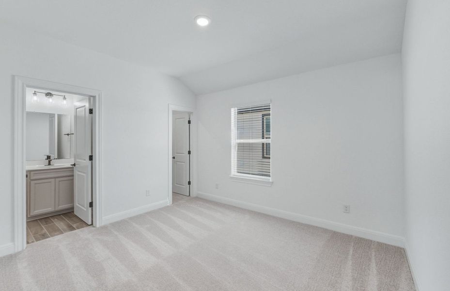 Spacious, unfurnished interior of a new home in Santa Rita Ranch, Liberty Hill (Image 34).