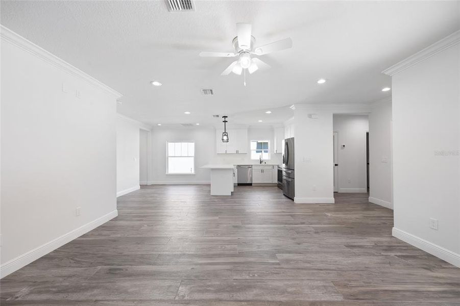 Spacious, unfurnished interior of a new home in , Plant City (Image 17).