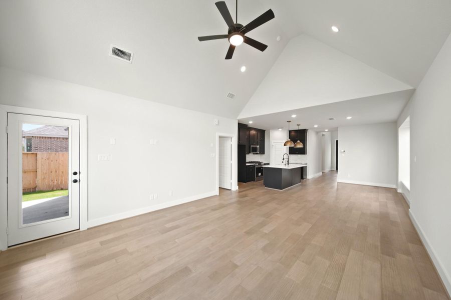 Spacious, unfurnished interior of a new home in Meridiana 40', 65', Iowa Colony (Image 13). Spacious, unfurnished interior of a new home in Meridiana 40', 65', Iowa Colony (Image 13).