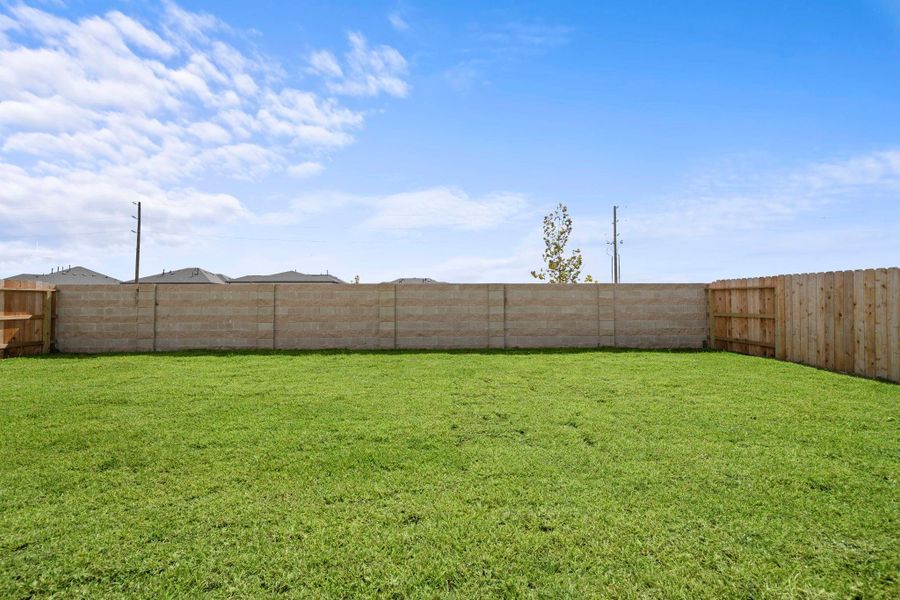 Exterior details and patio area of a home in River Ranch, Dayton (Image 2).