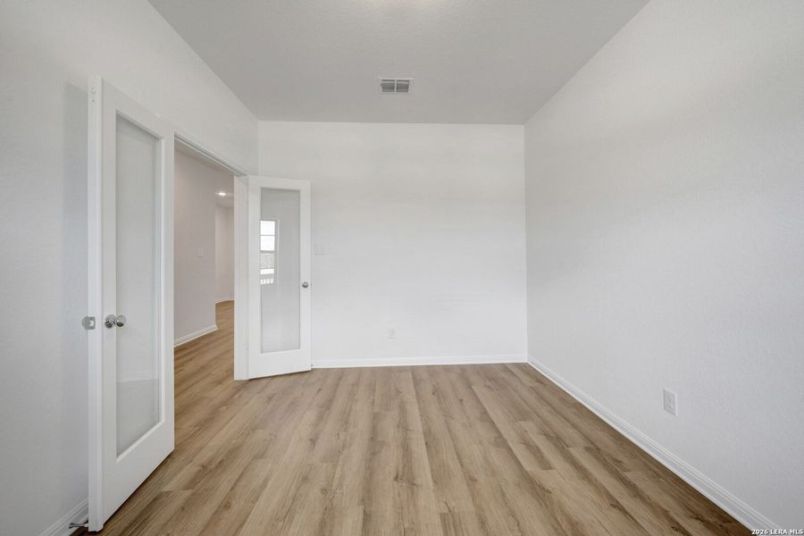 Spacious, unfurnished interior of a new home in Mesquite Ridge, San Antonio (Image 23).