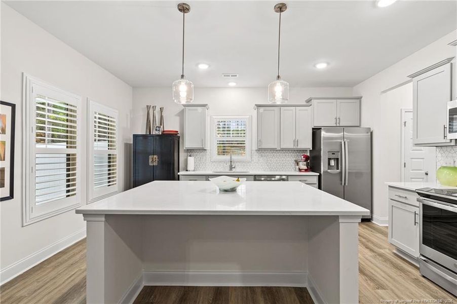 Large Island W/Quartz Counter tops