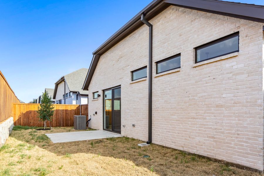 Exterior details and patio area of a home in Willow Grove, Melissa (Image 30).