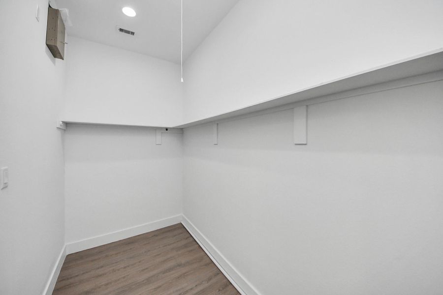 Spacious, unfurnished interior of a new home in , Houston (Image 16).
