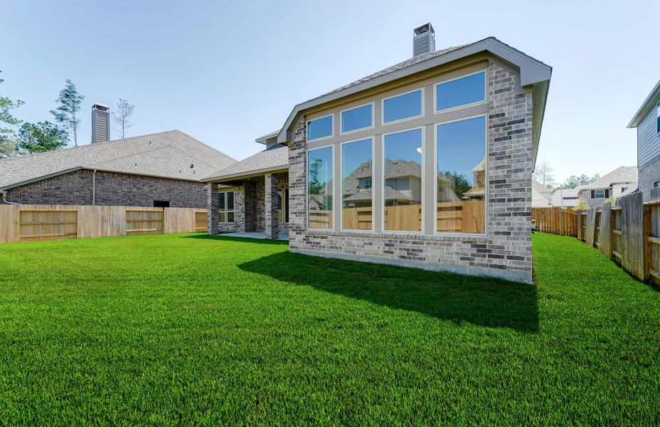 Exterior details and patio area of a home in Artavia 70′, Conroe (Image 23).