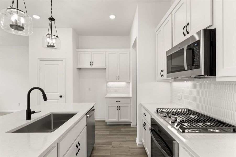 08. 709 Kerrville - Kitchen (3)