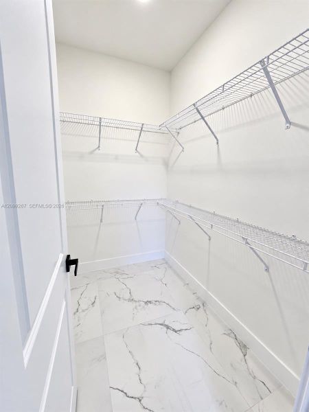 Spacious, unfurnished interior of a new home in , Lehigh Acres (Image 15).
