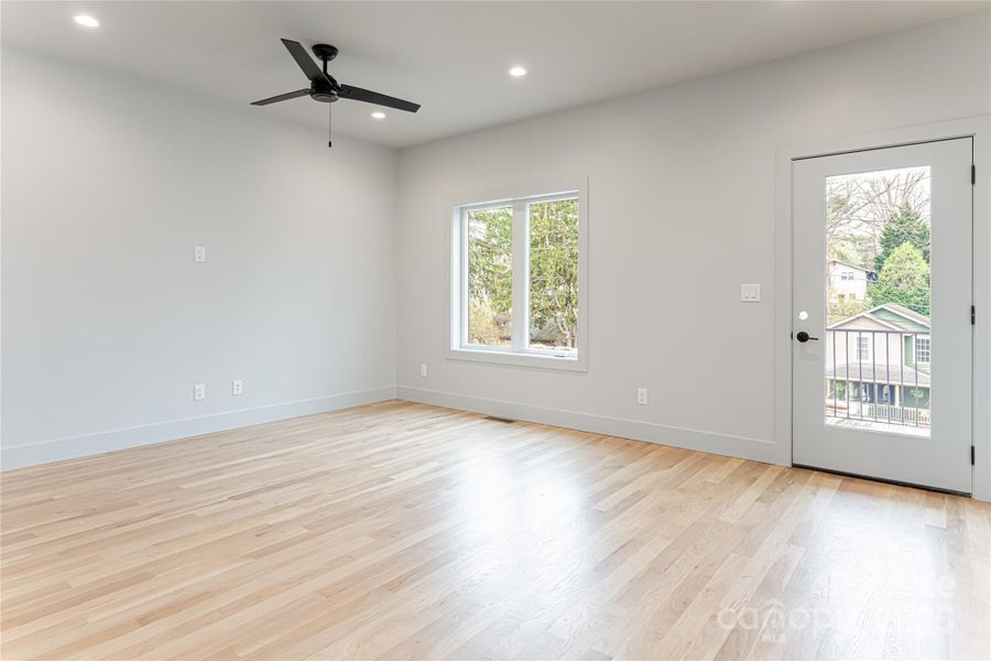 Photo of Similar Construction Photo of Similar Construction