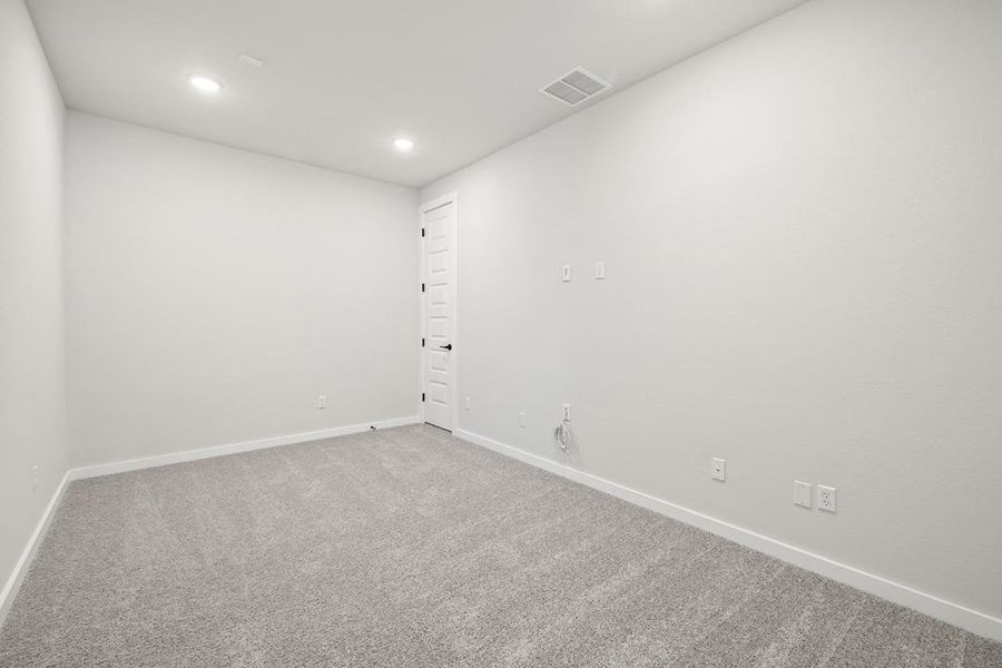 Spacious, unfurnished interior of a new home in Lariat, Liberty Hill (Image 39).