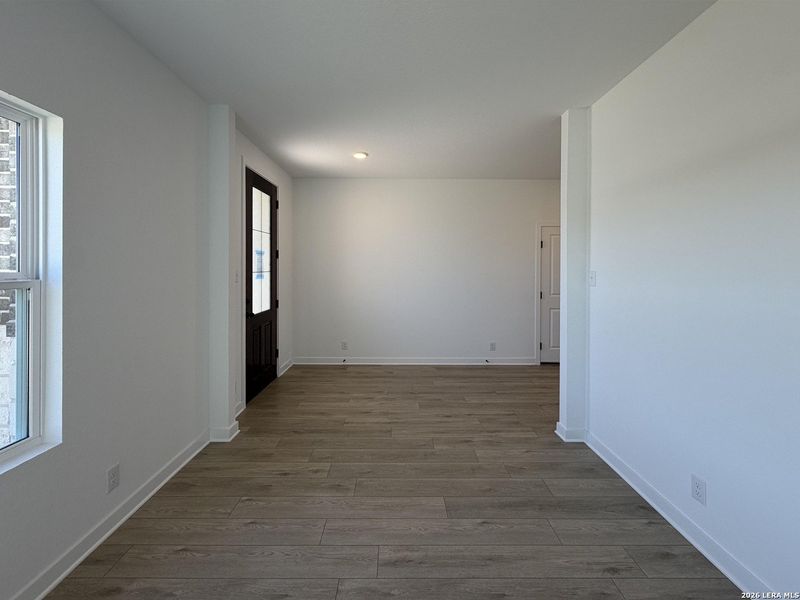 Spacious, unfurnished interior of a new home in Nopal Valley, San Antonio (Image 23).