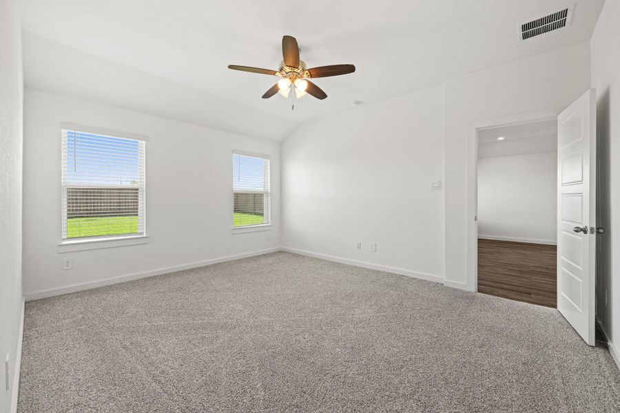 Spacious, unfurnished interior of a new home in , Rosharon (Image 30).
