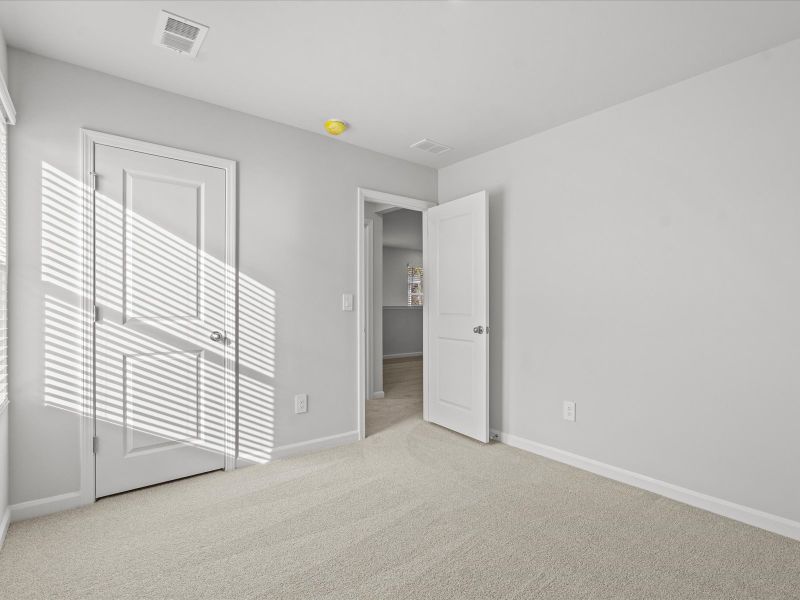 Spacious, unfurnished interior of a new home in Village at White Pine, Pendleton (Image 19).