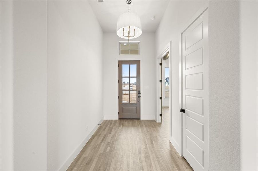 1849 Sutherland Crescent- Entry-1