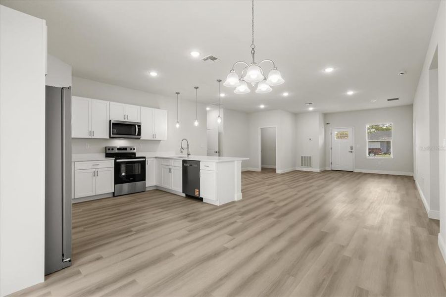 Spacious, unfurnished interior of a new home in , Ocala (Image 13).