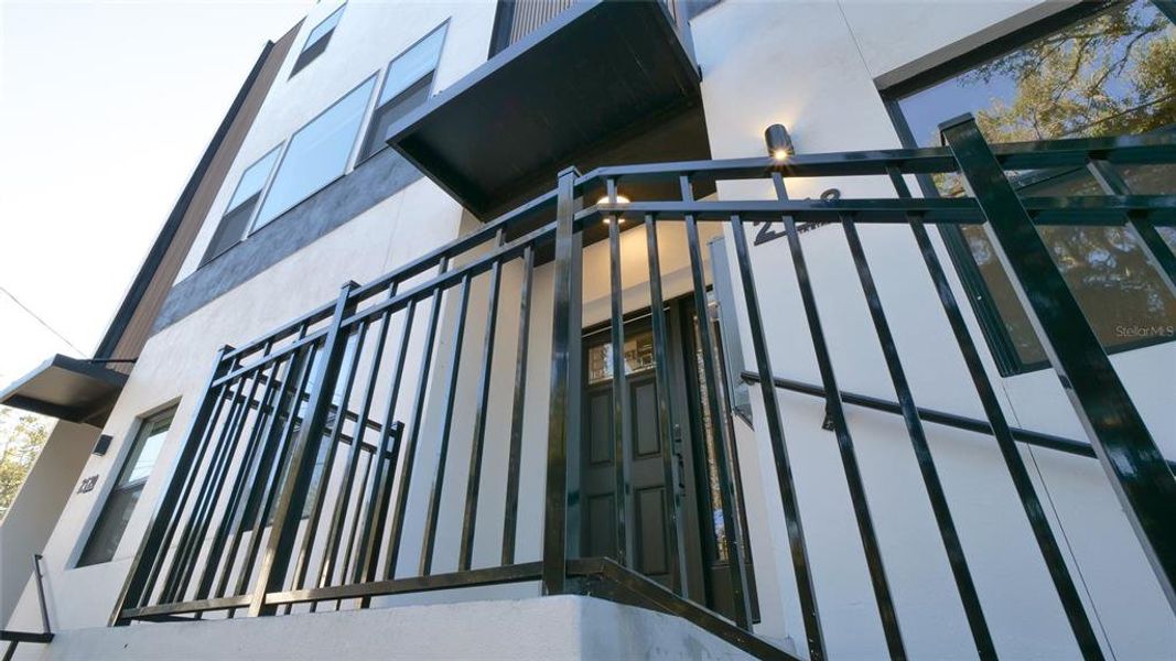 Exterior details and patio area of a home in , St. Petersburg (Image 28).