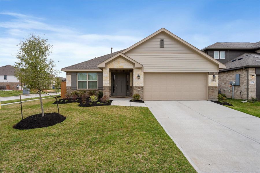 Front exterior of a new home in Lago Mar, Galveston, TX, highlighting curb appeal (Image 28).