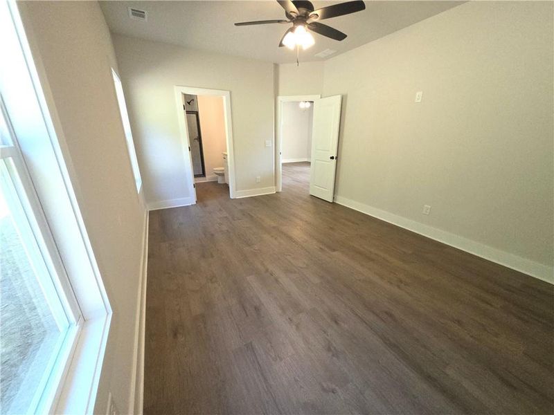 Spacious, unfurnished interior of a new home in , Dallas (Image 11).
