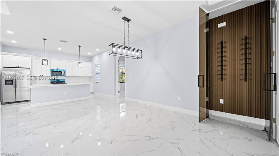 Spacious, unfurnished interior of a new home in , Lehigh Acres (Image 12).