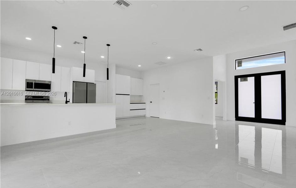 Spacious, unfurnished interior of a new home in , Lehigh Acres (Image 15).