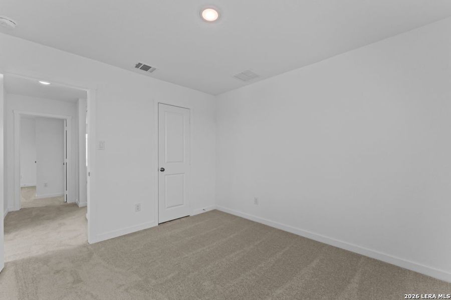 Spacious, unfurnished interior of a new home in Espada, San Antonio (Image 22).
