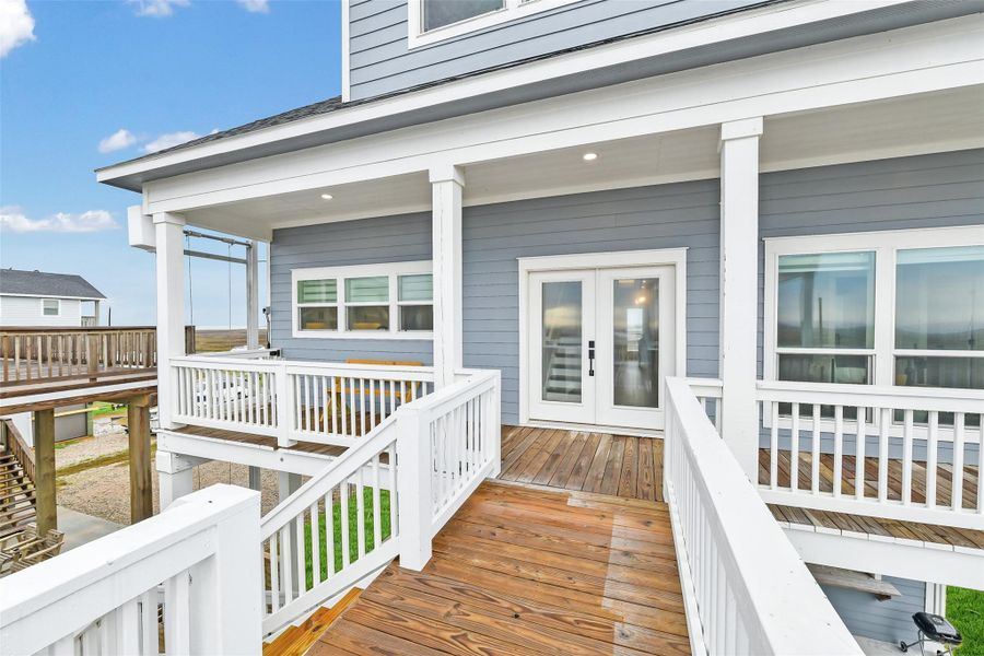 Balcony to catch the sunsets! Balcony to catch the sunsets!