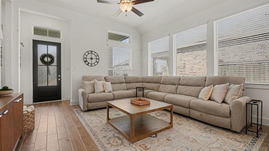 Furnished interior view inside a new home in , Mont Belvieu (Image 15).