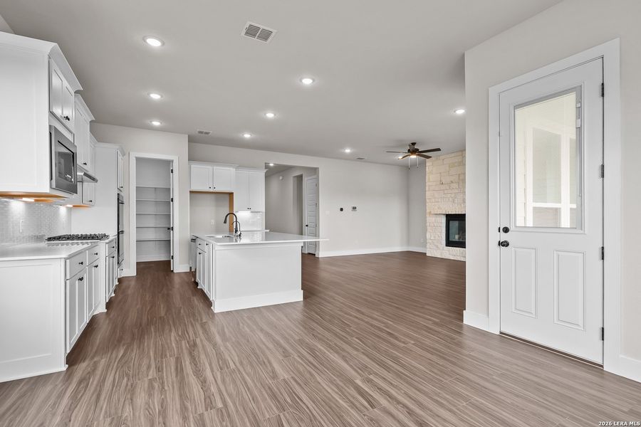 Furnished interior view inside a new home in Homestead, Schertz (Image 10).