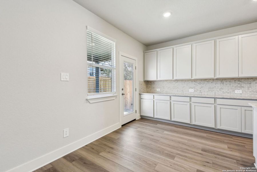 Spacious, unfurnished interior of a new home in Thomas Pond, San Antonio (Image 21).